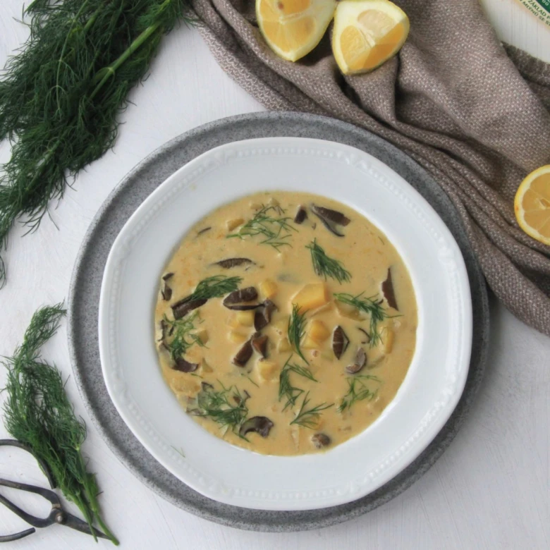 Mushroom soup with dill and lemon