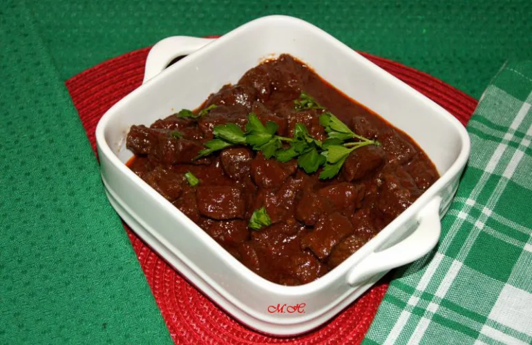 Beef stew with parsley
