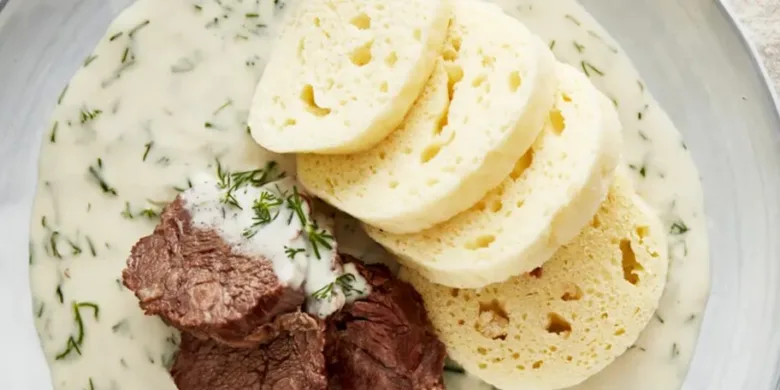 Dill sauce with meat and dumplings