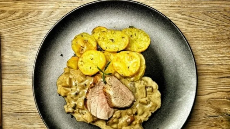 Pork loin with sauce and potatoes