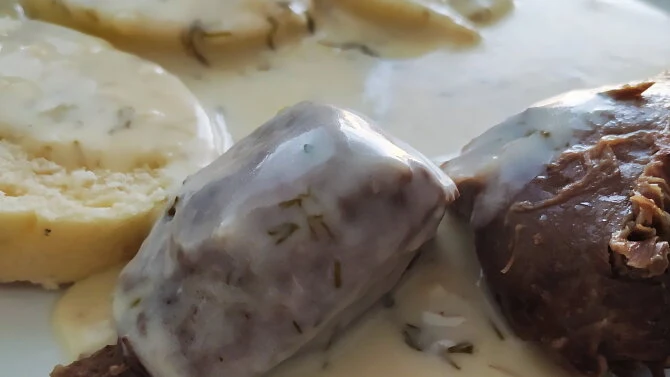 Meat with herb sauce and bread