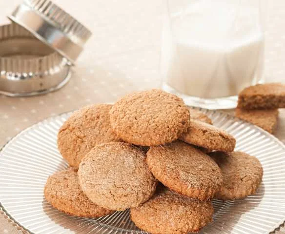 Oat cookies with milk