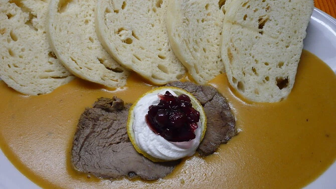 Beef with sauce and bread