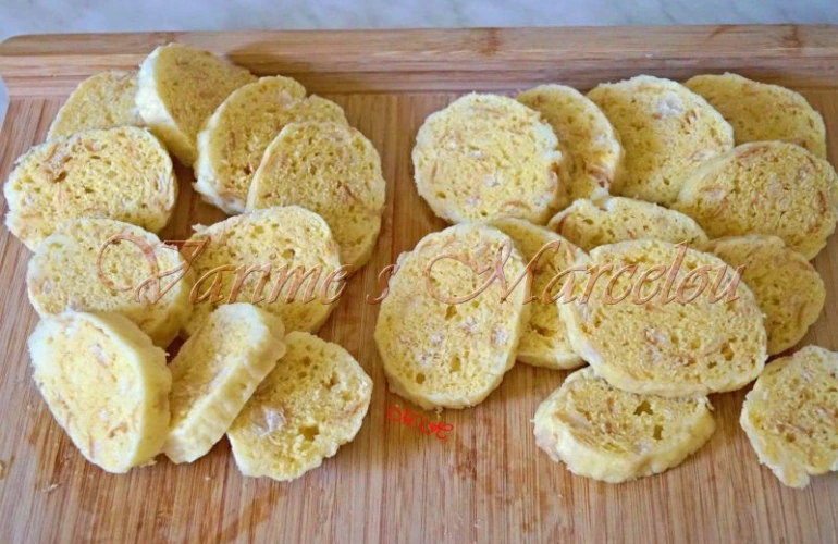 Naše houskové knedlíky nakrájené na plátky.