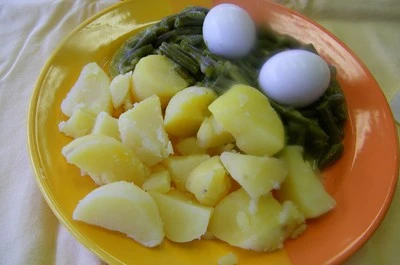 Pouhý recept z brambor s vejci a zeleninou bez masa.