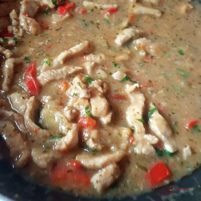 Hot pork slices stewed in cream sauce with peppers.