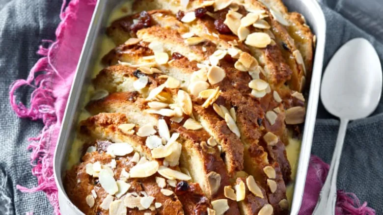 Baked bread pudding with almonds