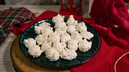 Snowball cookies on plate