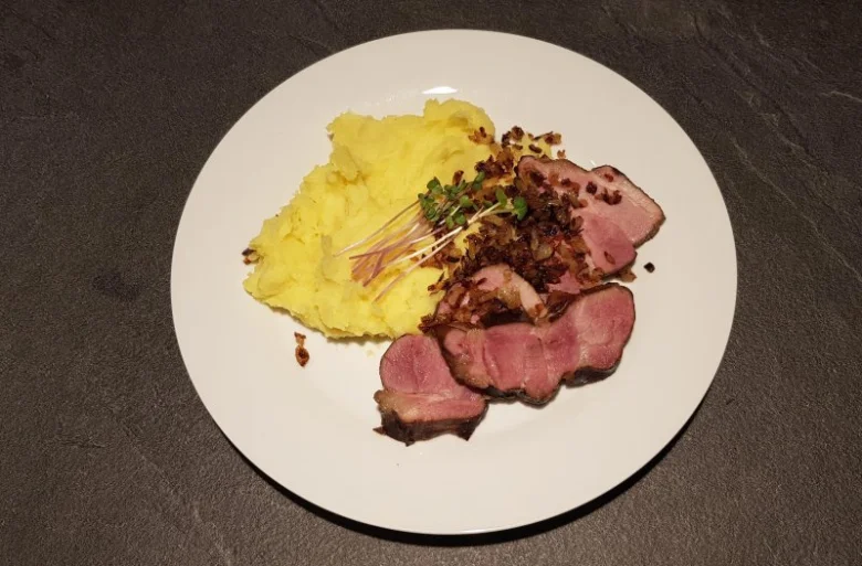 Mashed potatoes with meat