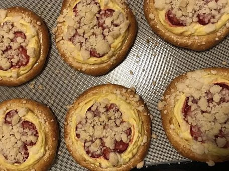 Strawberry pastries with crumble topping