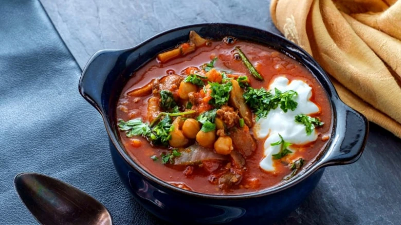 Chickpea stew with yogurt and herbs